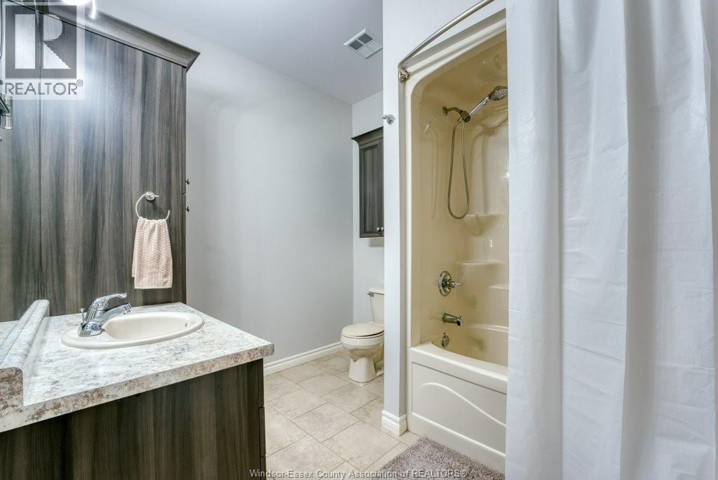 5924 Ballantrae Crescent, Windsor, Ontario  N9J 3Y7 - Photo 17 - 26009807