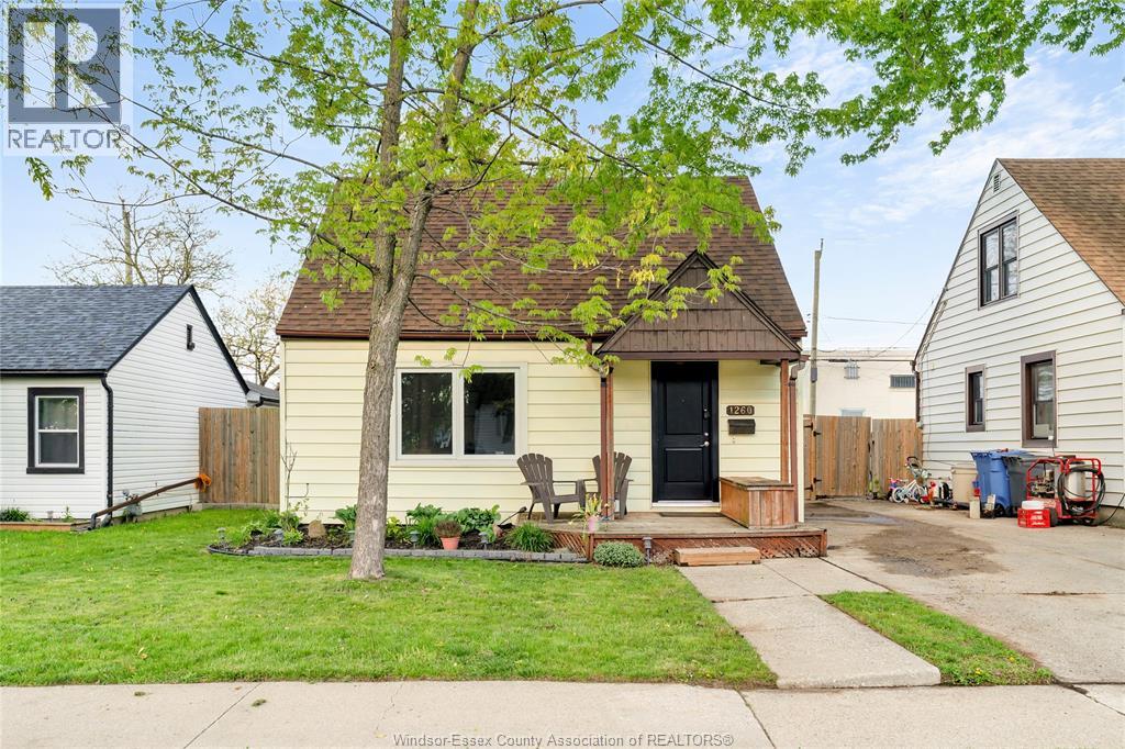 1260 OAK, Windsor, Ontario