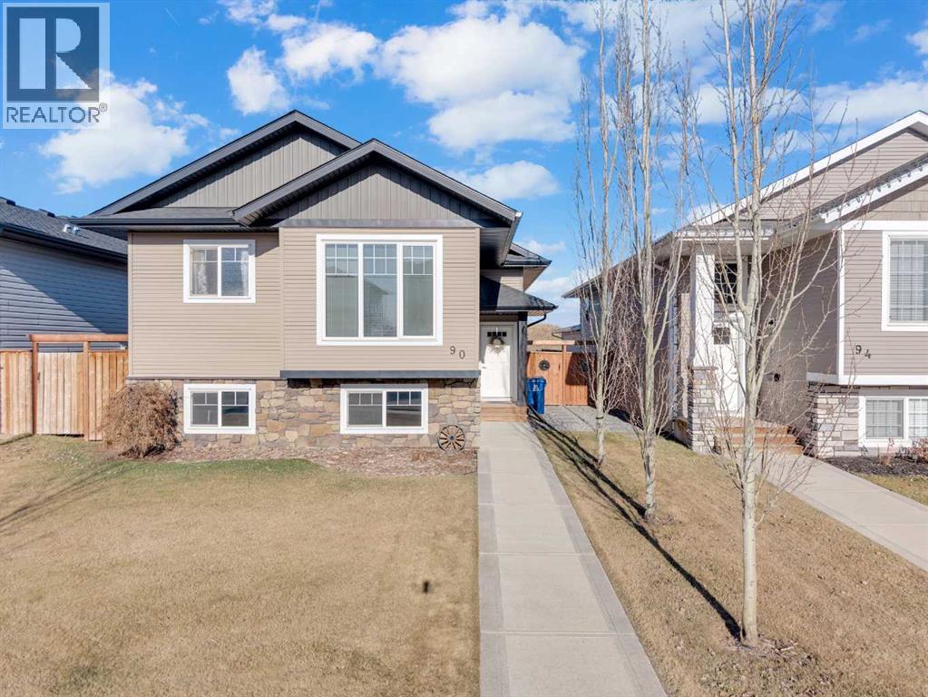 90 Aurora Heights Boulevard, Blackfalds, Alberta  T4M 0M6 - Photo 2 - A2306422