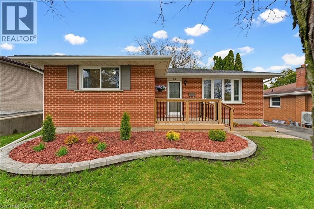 24 Hillmount Street, Kitchener, Ontario  N2C 2C6 - Photo 2 - 40822965