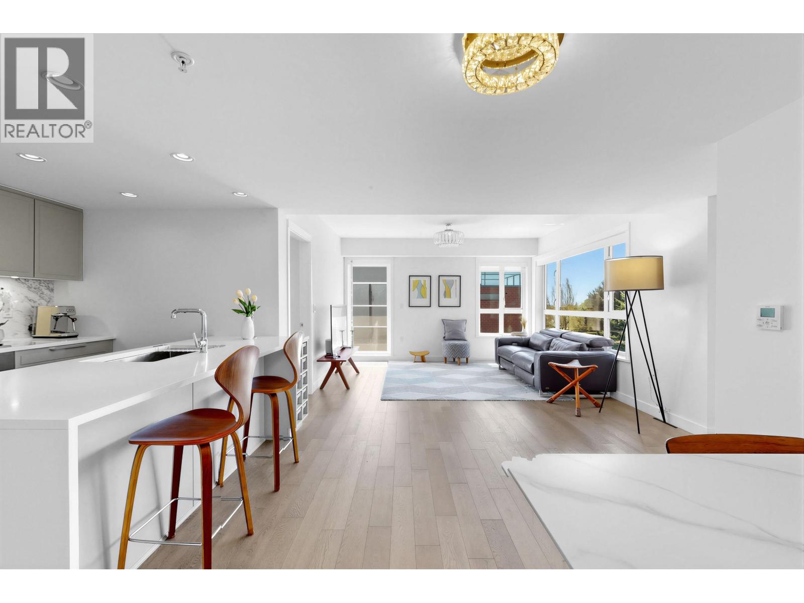 304 7828 Granville Street, Vancouver, British Columbia  V6P 4Z2 - Photo 1 - R3115901