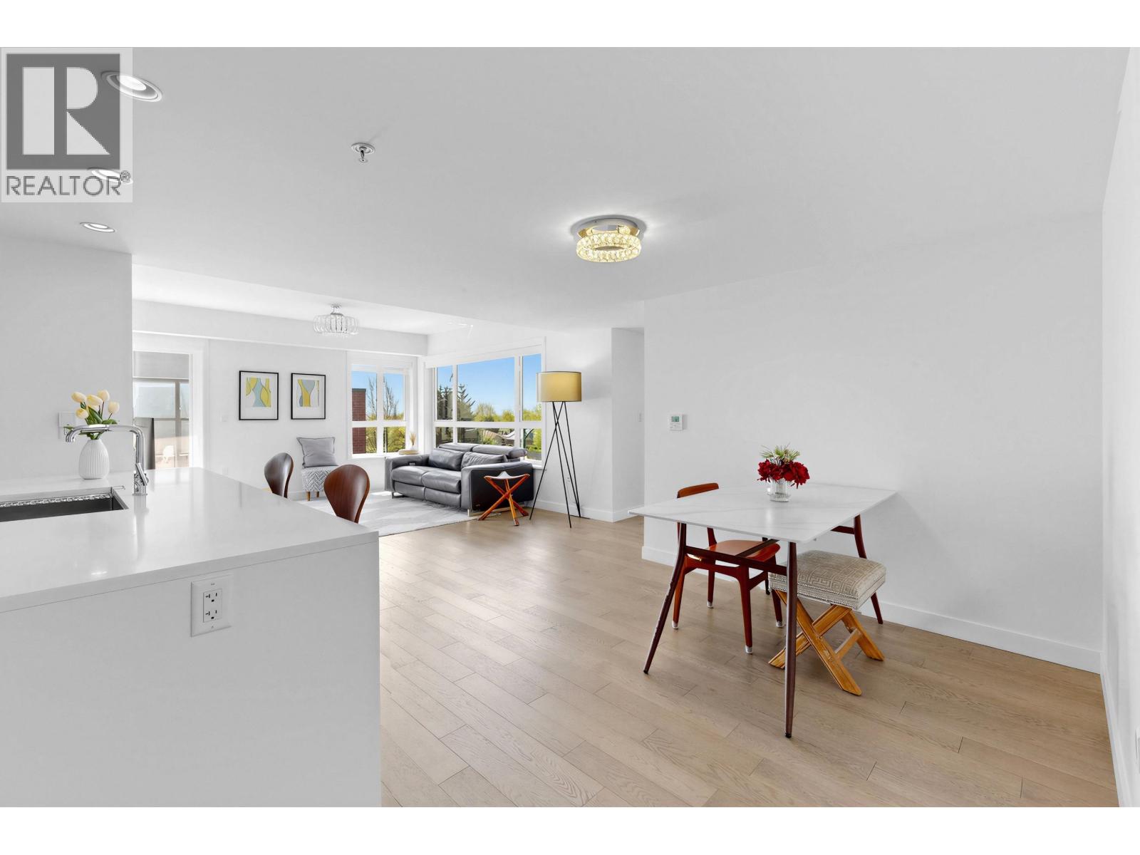 304 7828 Granville Street, Vancouver, British Columbia  V6P 4Z2 - Photo 2 - R3115901