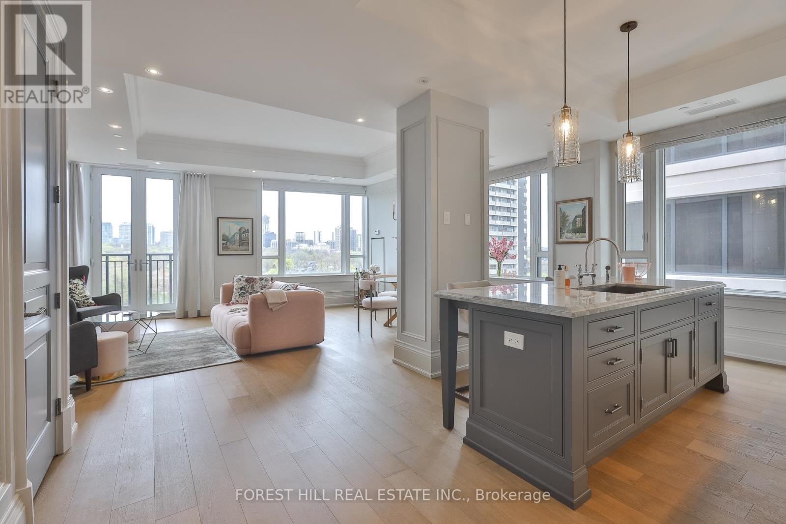 702 - 133 Hazelton Avenue, Toronto, Ontario  M5R 2E4 - Photo 2 - C13069510