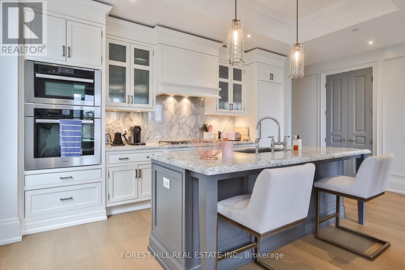 702 - 133 Hazelton Avenue, Toronto, Ontario  M5R 2E4 - Photo 3 - C13069510