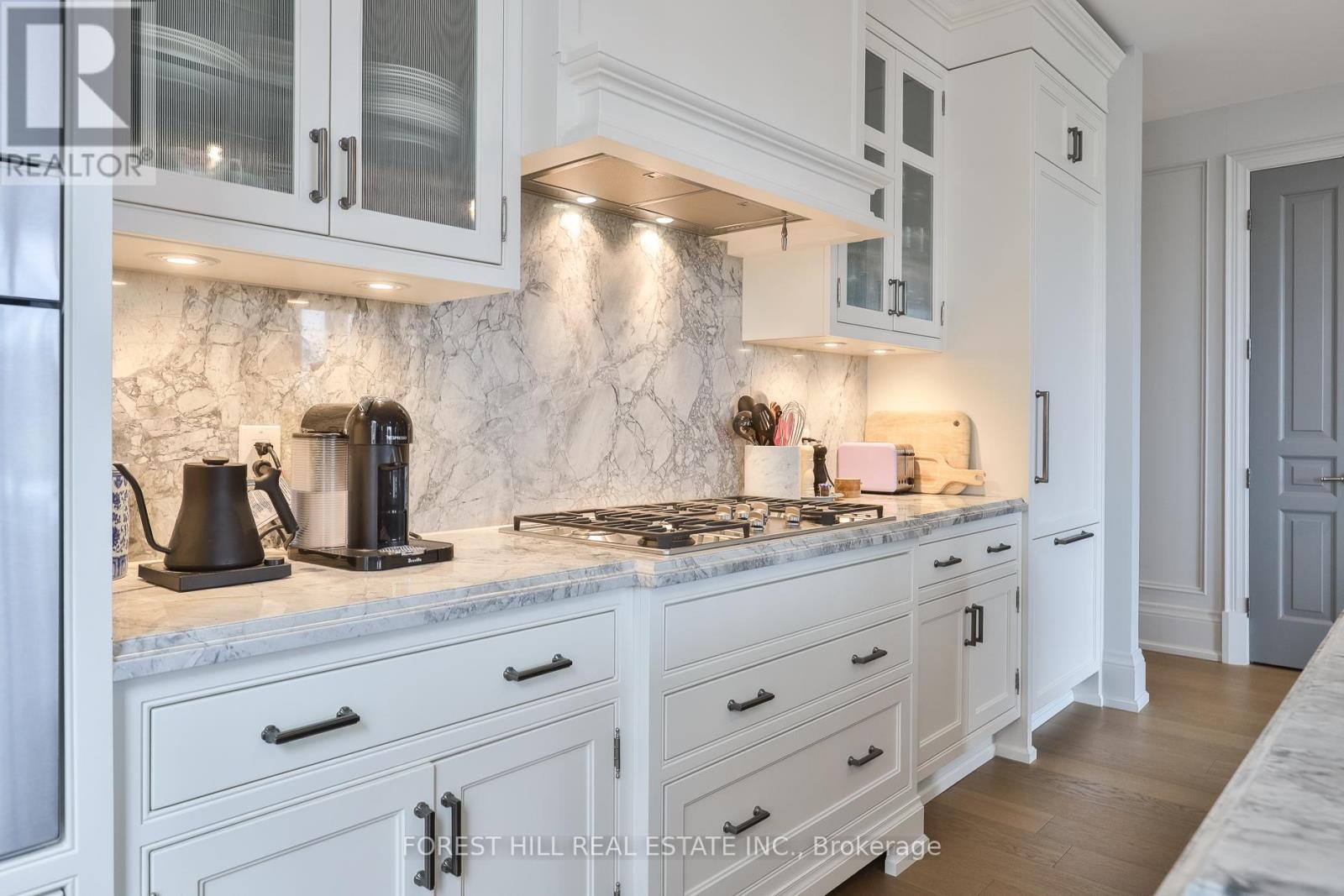 702 - 133 Hazelton Avenue, Toronto, Ontario  M5R 2E4 - Photo 4 - C13069510