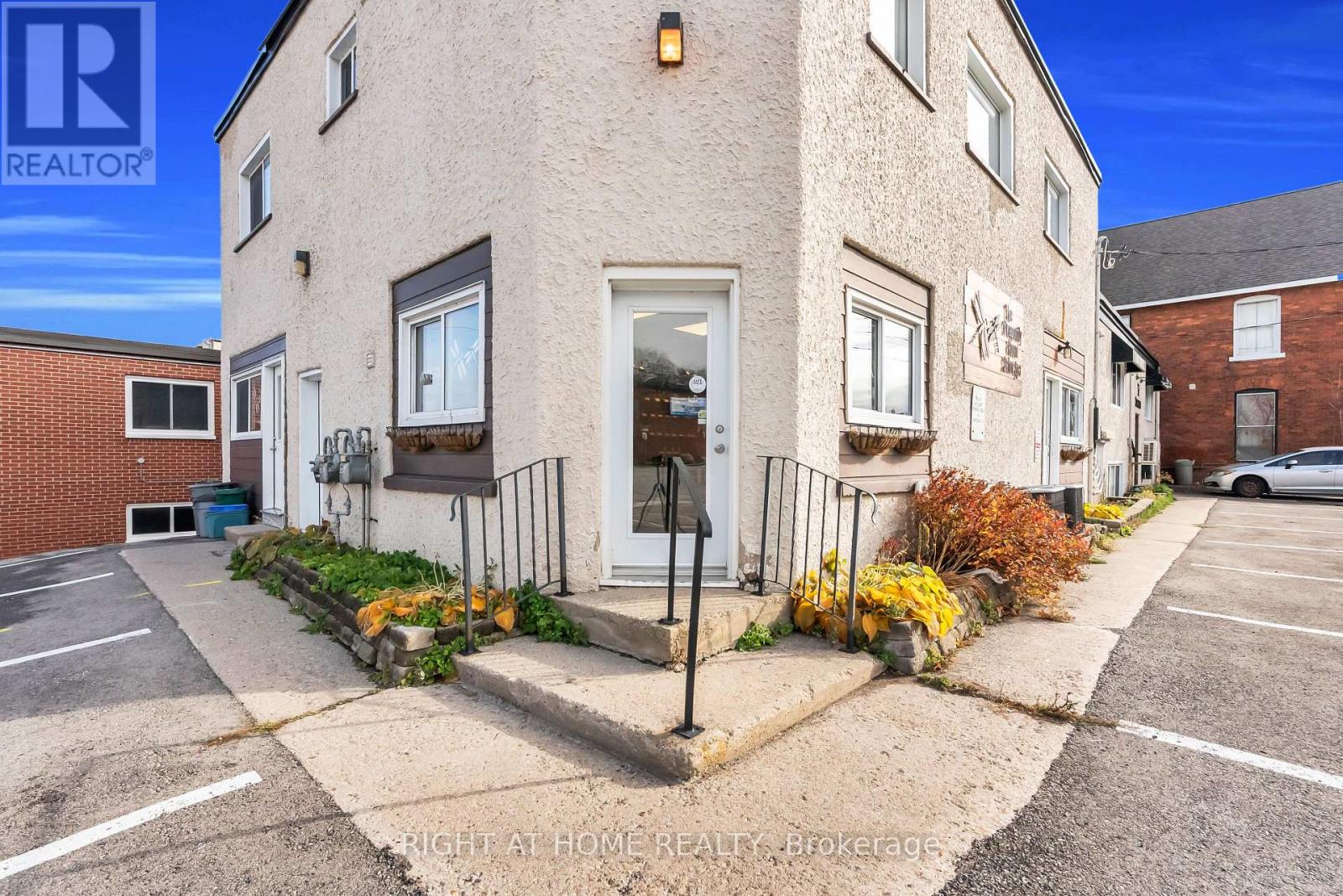 32 Matchedash Street N, Orillia, Ontario  L3V 4T5 - Photo 5 - S13069614