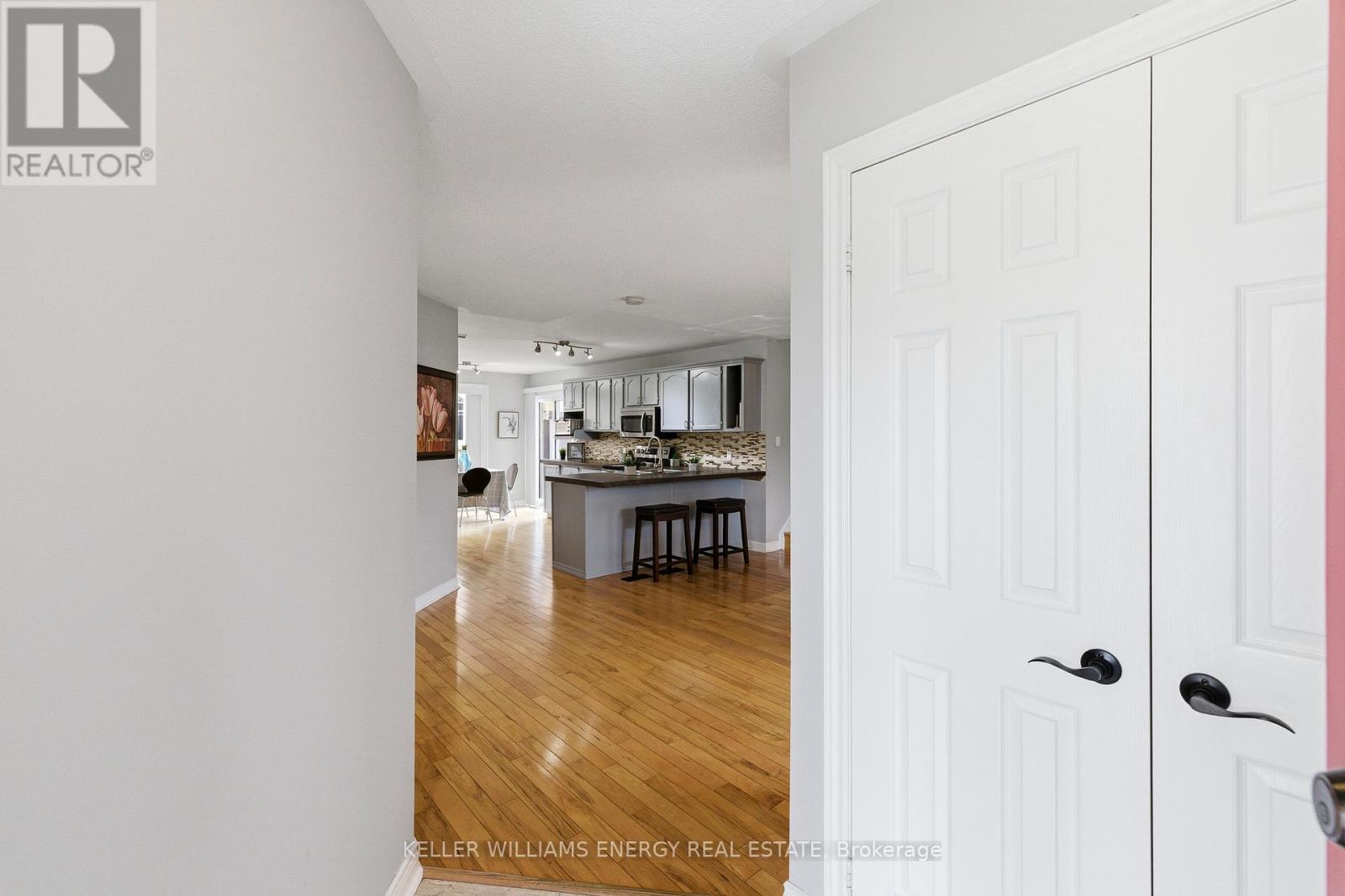 86 Rhonda Boulevard, Clarington, Ontario  L1C 3Y9 - Photo 6 - E13070072