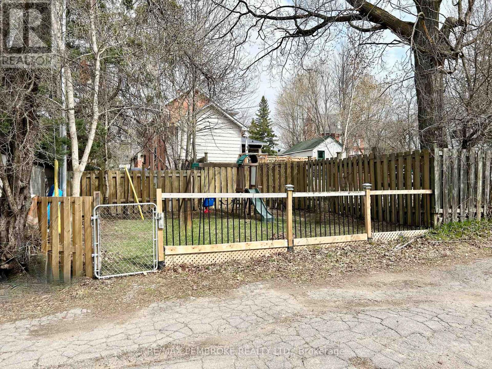 188 Esther Street, Pembroke, Ontario  K8A 3C2 - Photo 33 - X12968374