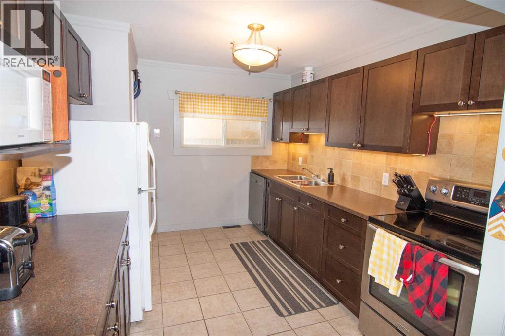 130 3rd Avenue E, Rockyford, Alberta  T0J 2R0 - Photo 6 - A2300230