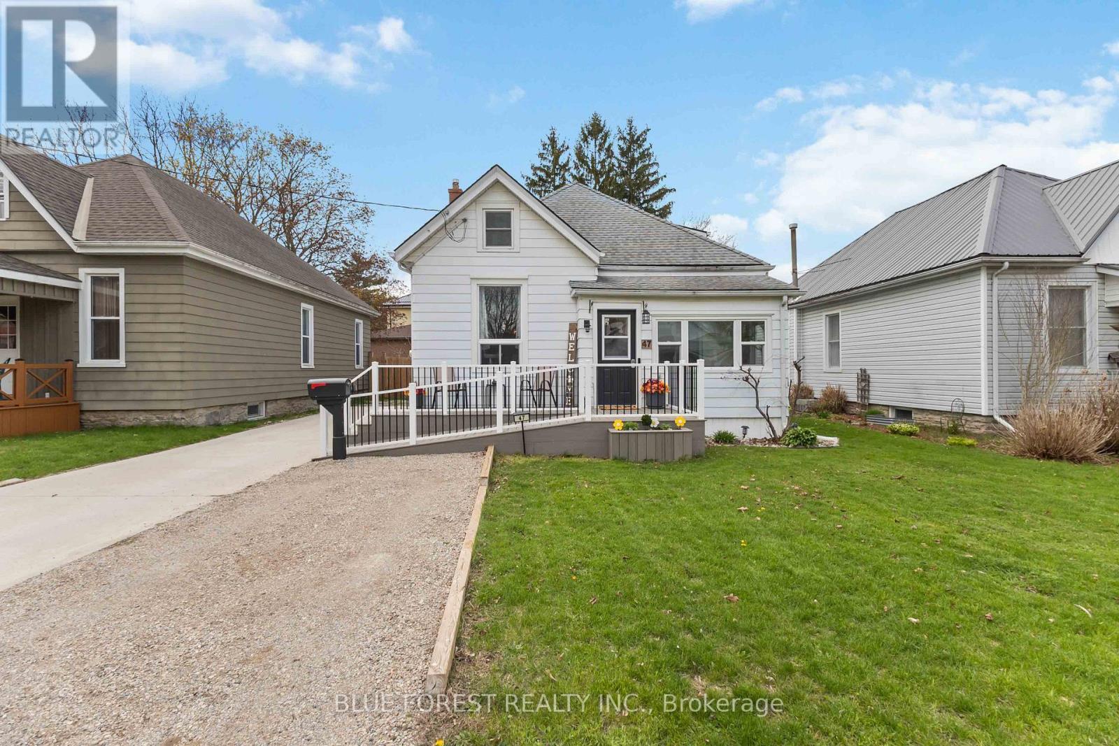 47 Devonshire Place, St. Thomas, Ontario  N5R 3N2 - Photo 2 - X13069718