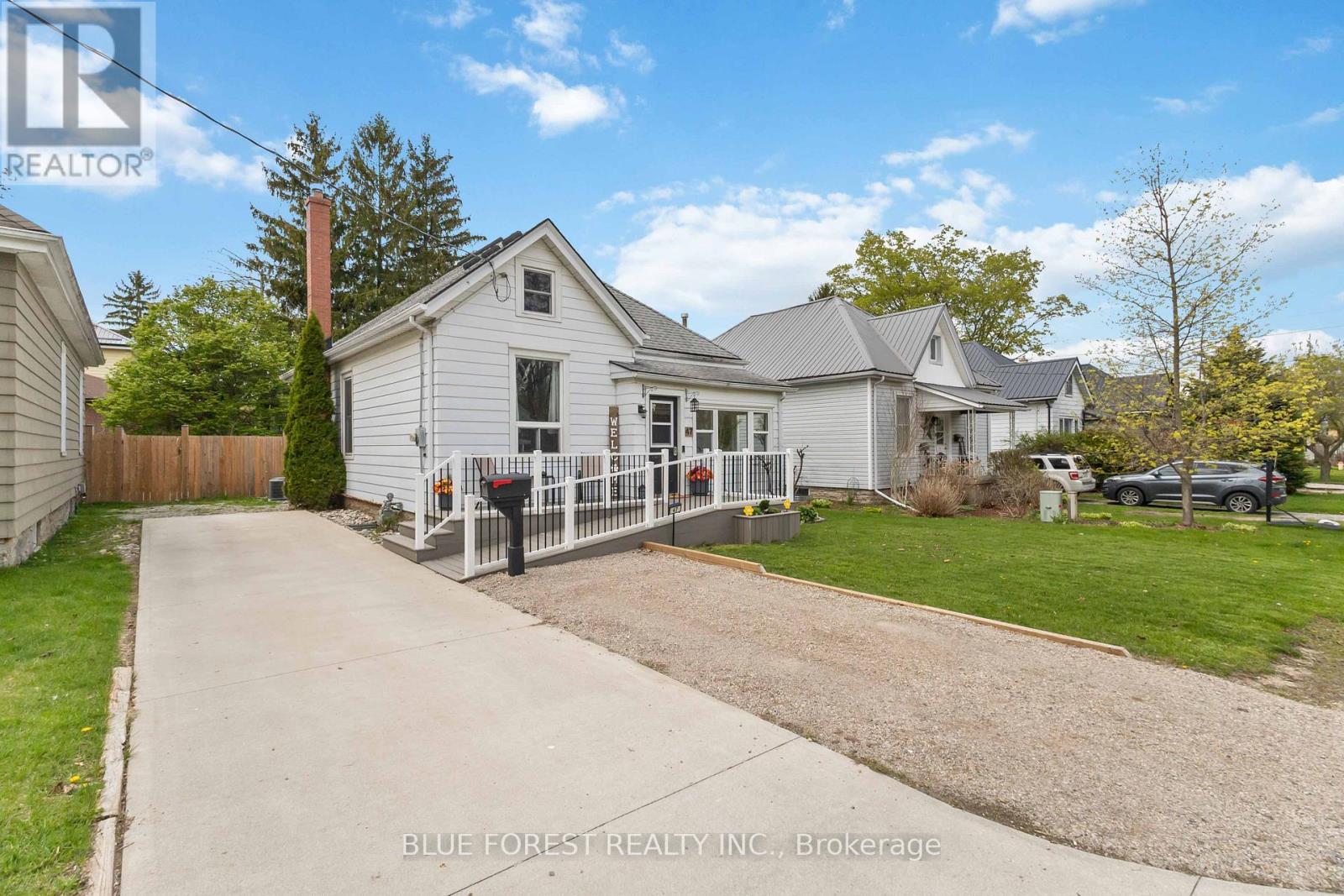 47 Devonshire Place, St. Thomas, Ontario  N5R 3N2 - Photo 3 - X13069718