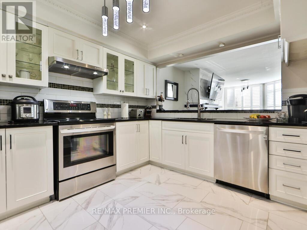 8 - 100 Arbors Lane, Vaughan, Ontario  L4L 7G4 - Photo 5 - N12942328