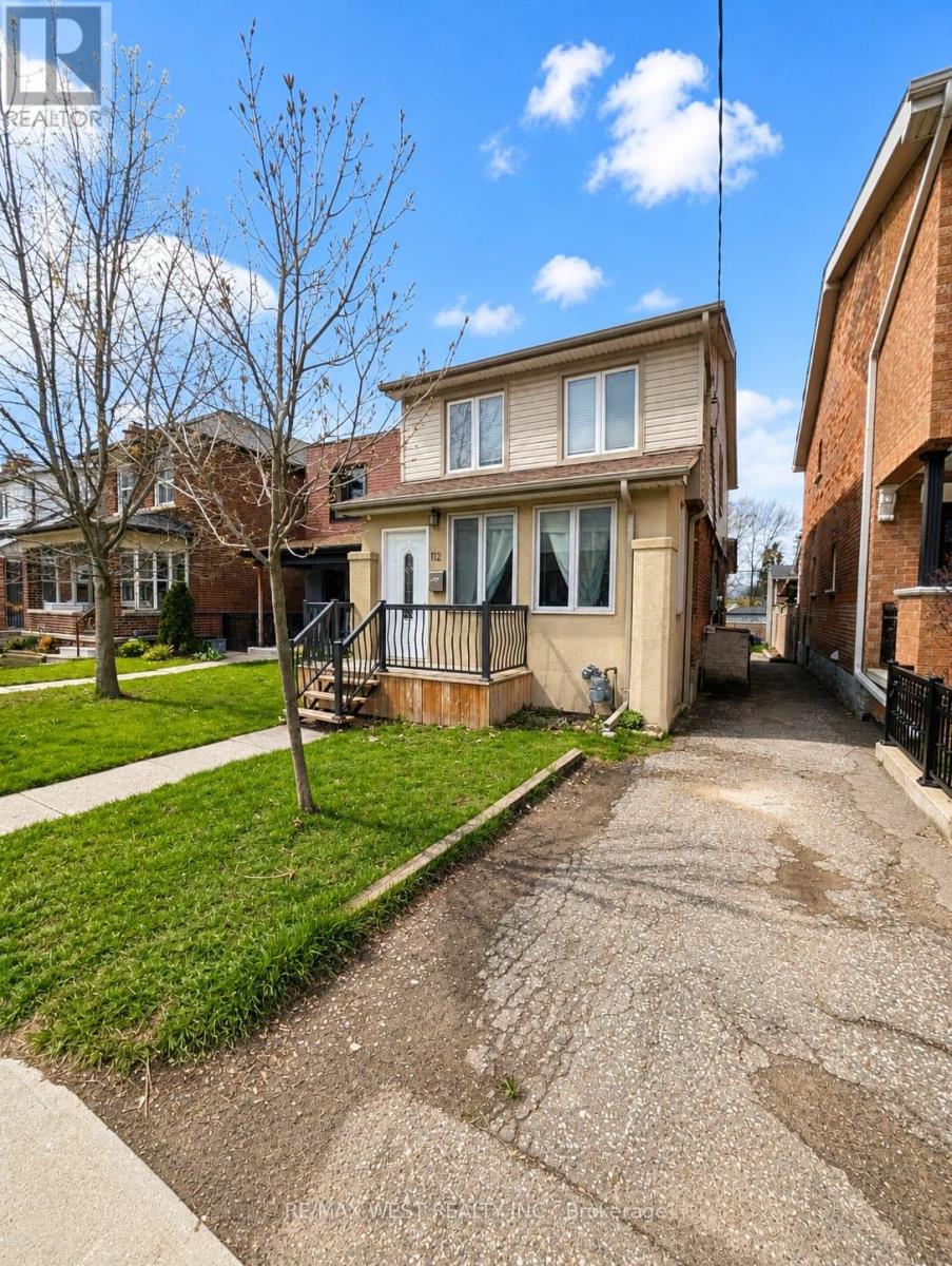 <div class="slider-price">$969,000</div><p>112 Silverthorn Avenue, Toronto, Ontario</p>