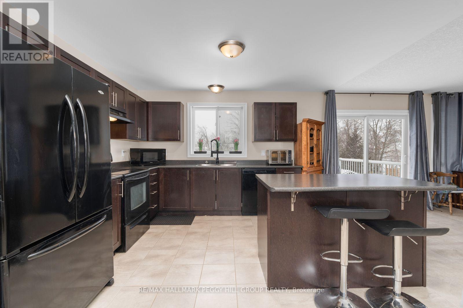 25 Bay Street, Tay, Ontario  L0K 2A0 - Photo 4 - S13008354