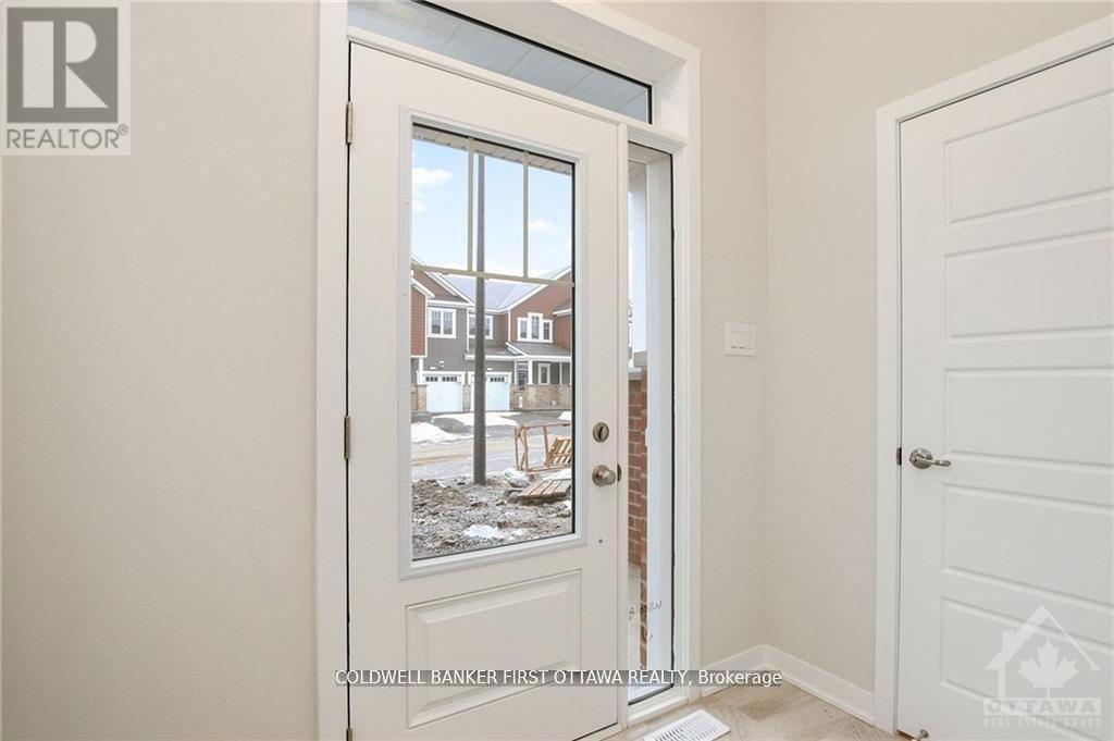 71 Kindred Row, Ottawa, Ontario  K2S 2Z6 - Photo 3 - X13069860