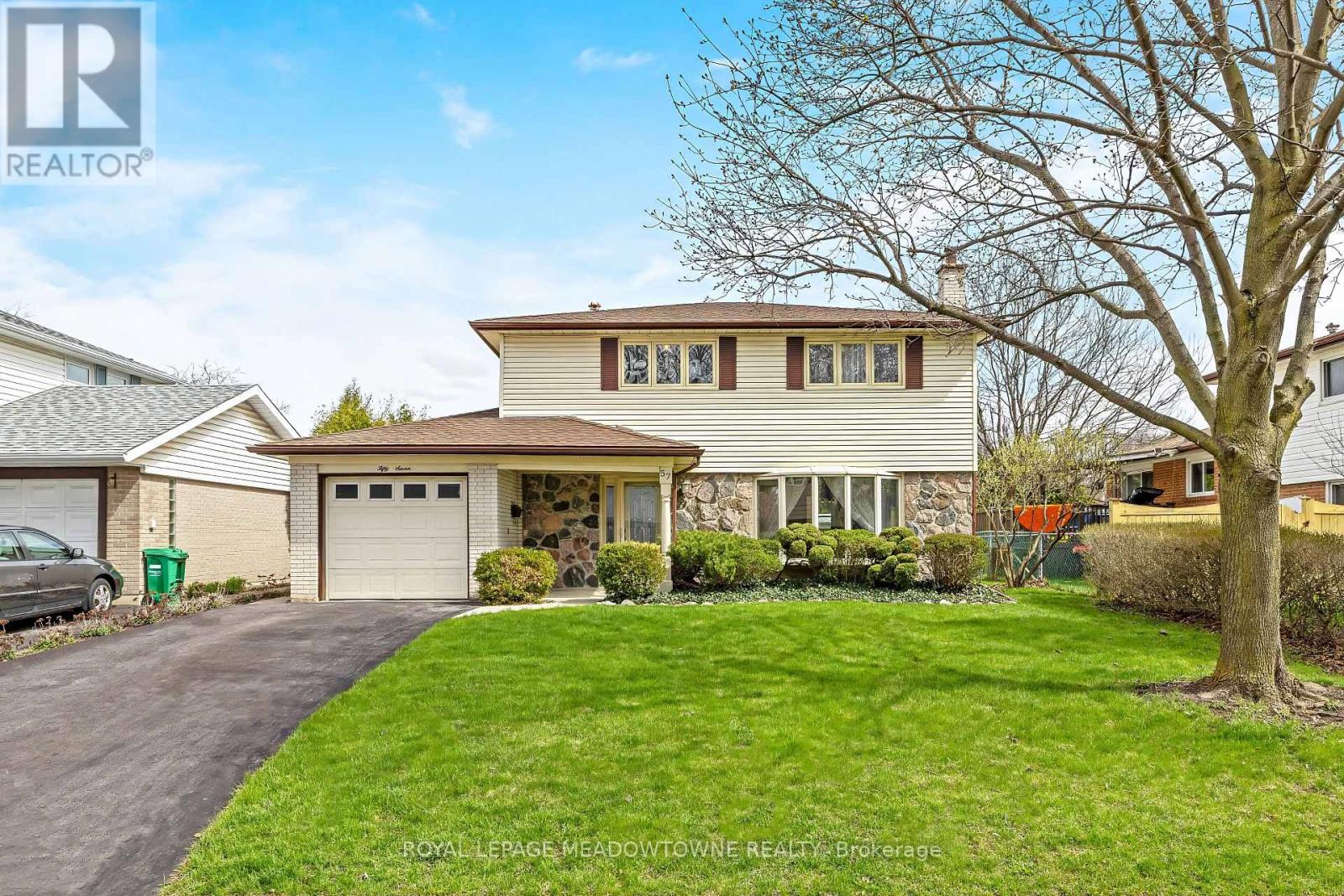 57 INGLEWOOD DRIVE, Brampton, Ontario