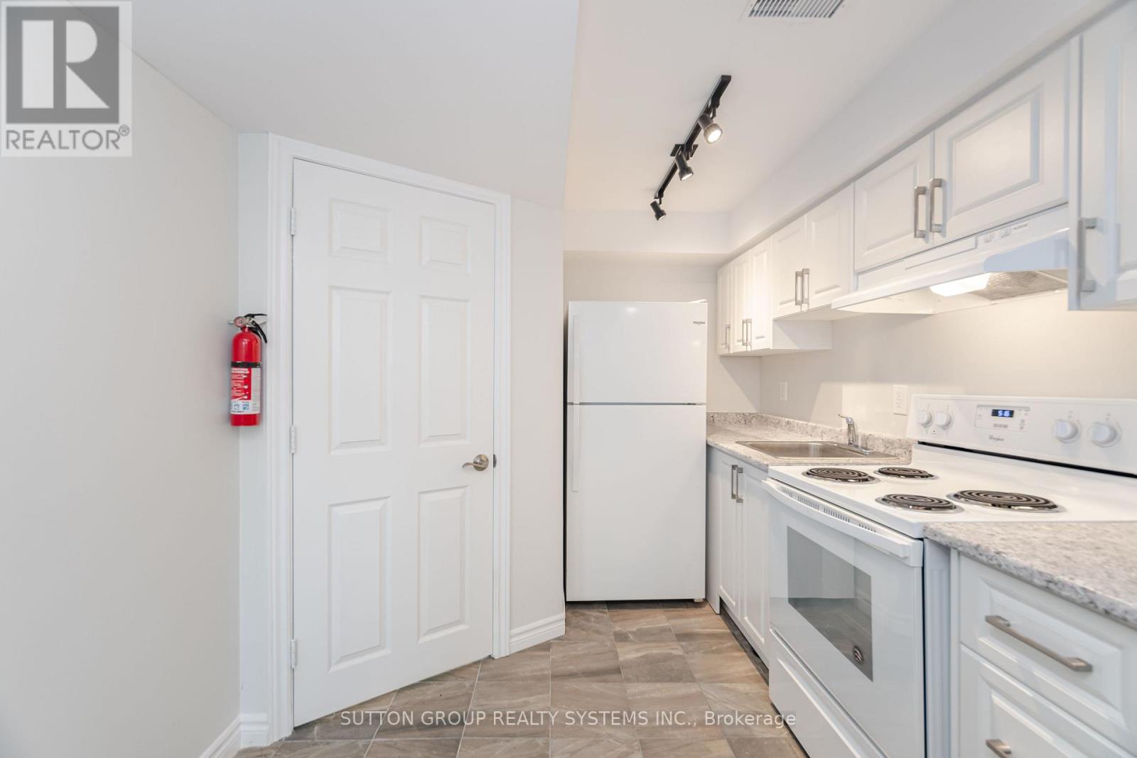 Lower - 28 Cindy Avenue, Cambridge, Ontario  N3C 3J2 - Photo 9 - X13069520