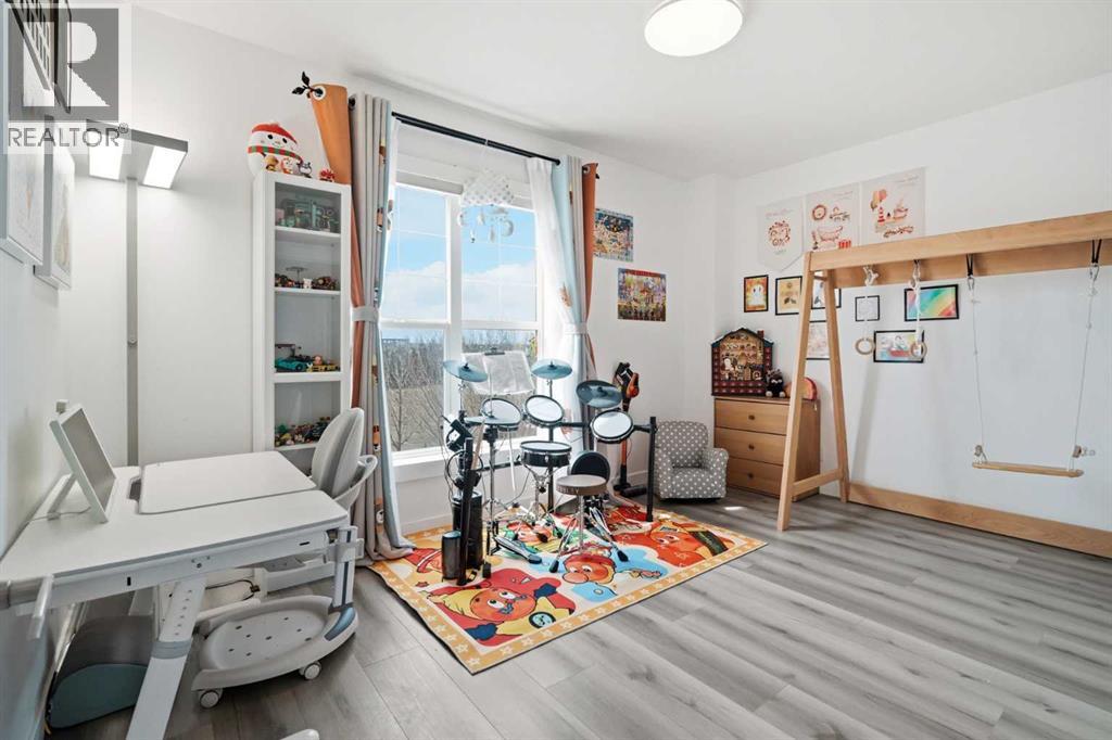 744 73 Street SW, Calgary, Alberta  T3H 5V9 - Photo 4 - A2305016