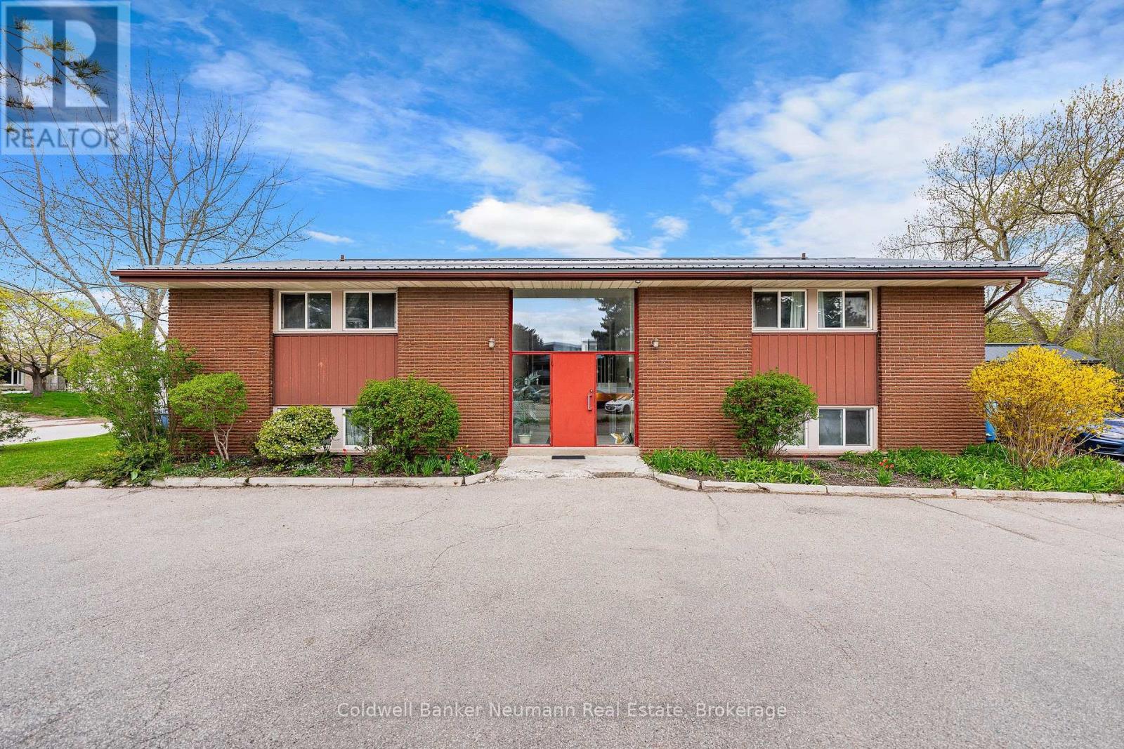 111 CONROY CRESCENT, Guelph, Ontario