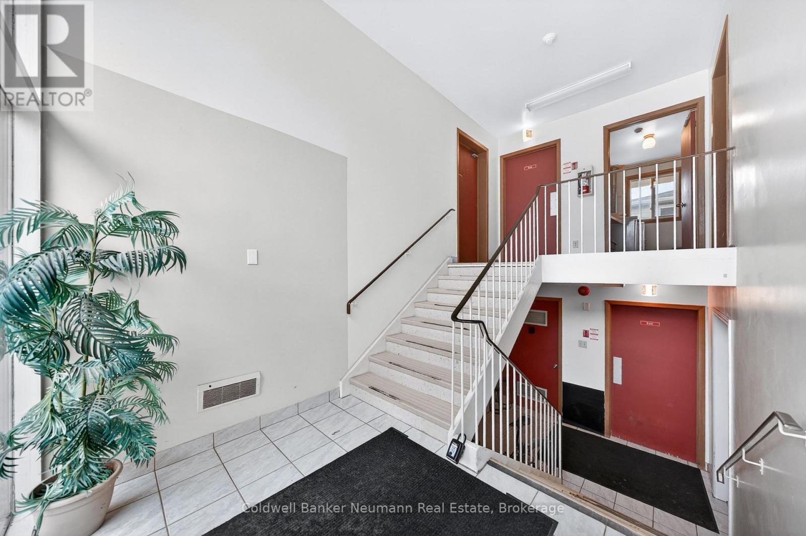 111 Conroy Crescent, Guelph, Ontario  N1G 2V5 - Photo 2 - X13069736