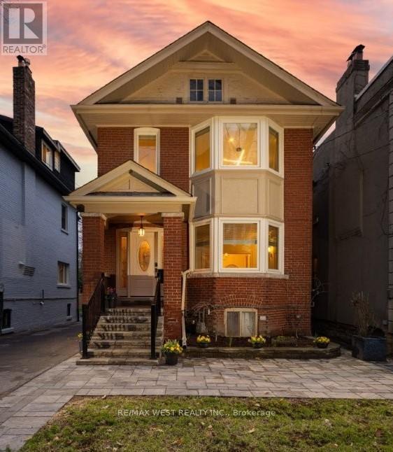 311 ST CLAIR AVENUE E, Toronto, Ontario