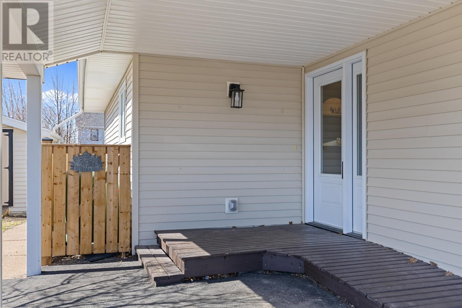 21 Linden Avenue, Charlottetown, Prince Edward Island  C1A 5Y7 - Photo 2 - 202609370