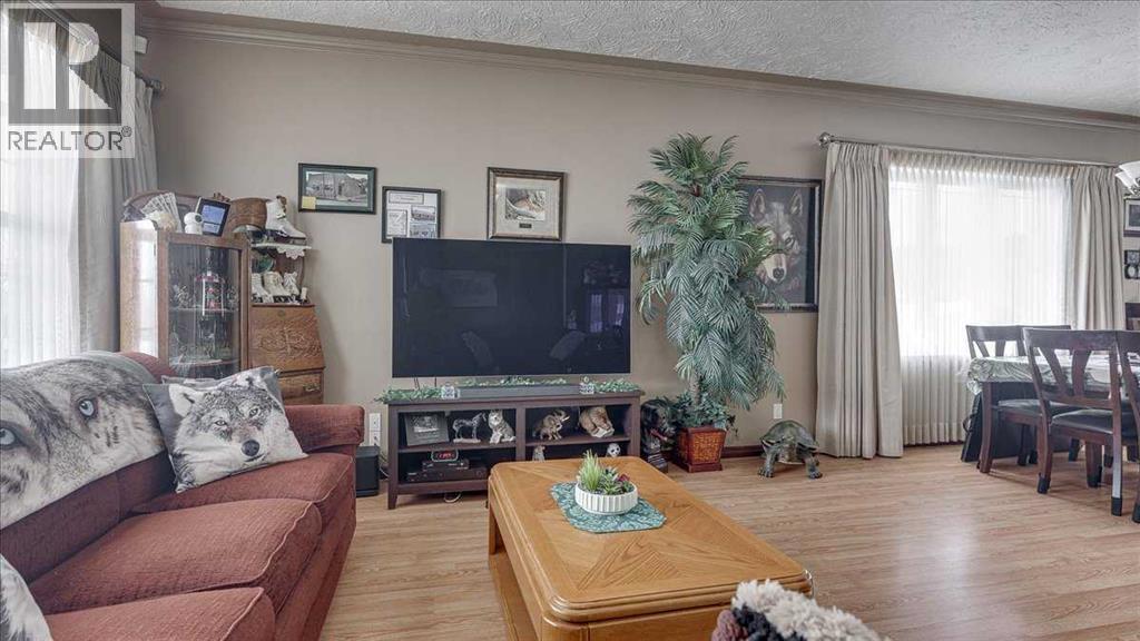 3 Ion Close, Red Deer, Alberta  T4R 0B3 - Photo 3 - A2302926