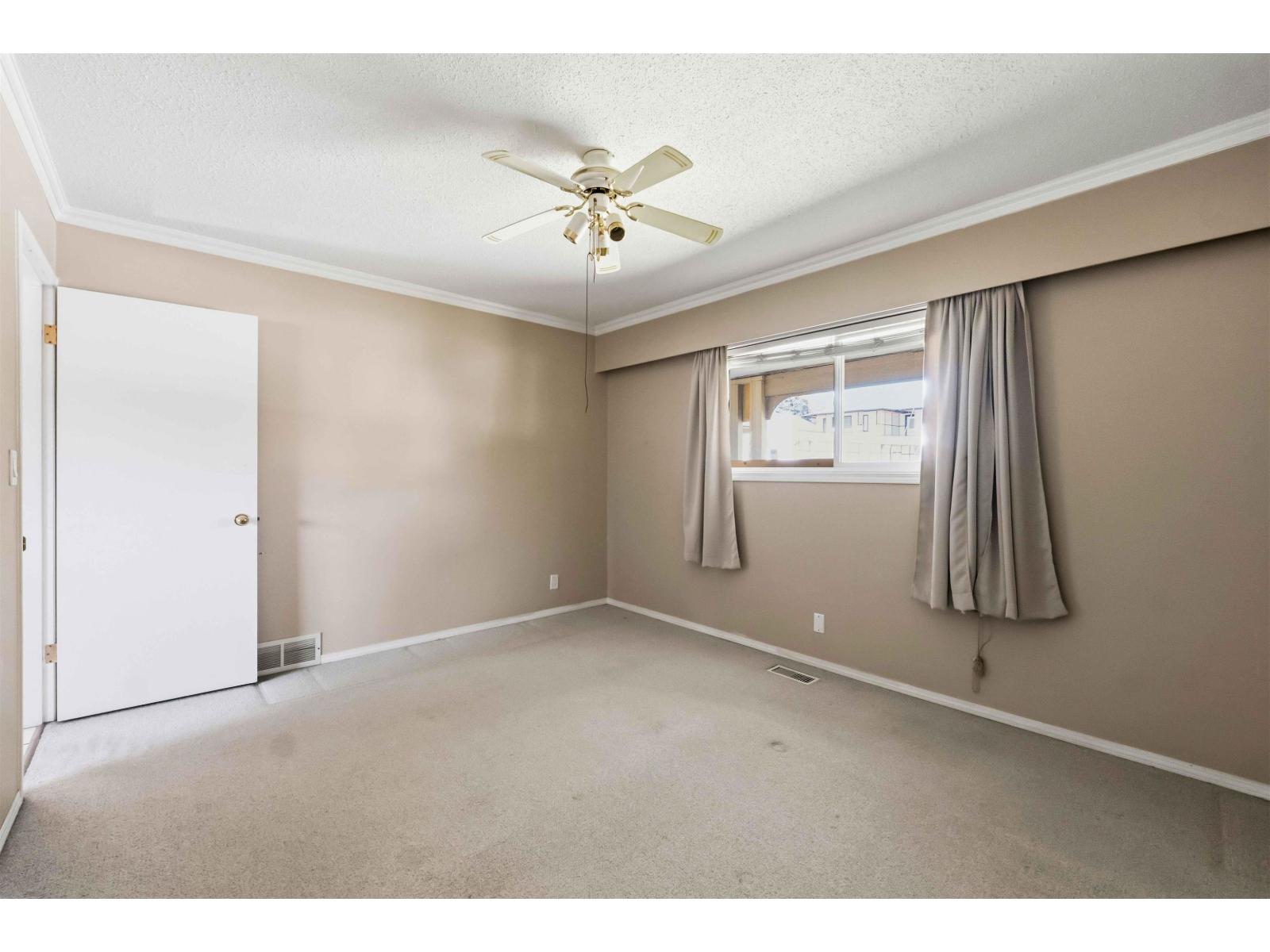 31806 Carlsrue Avenue, Abbotsford, British Columbia  V2T 2J5 - Photo 6 - R3115862