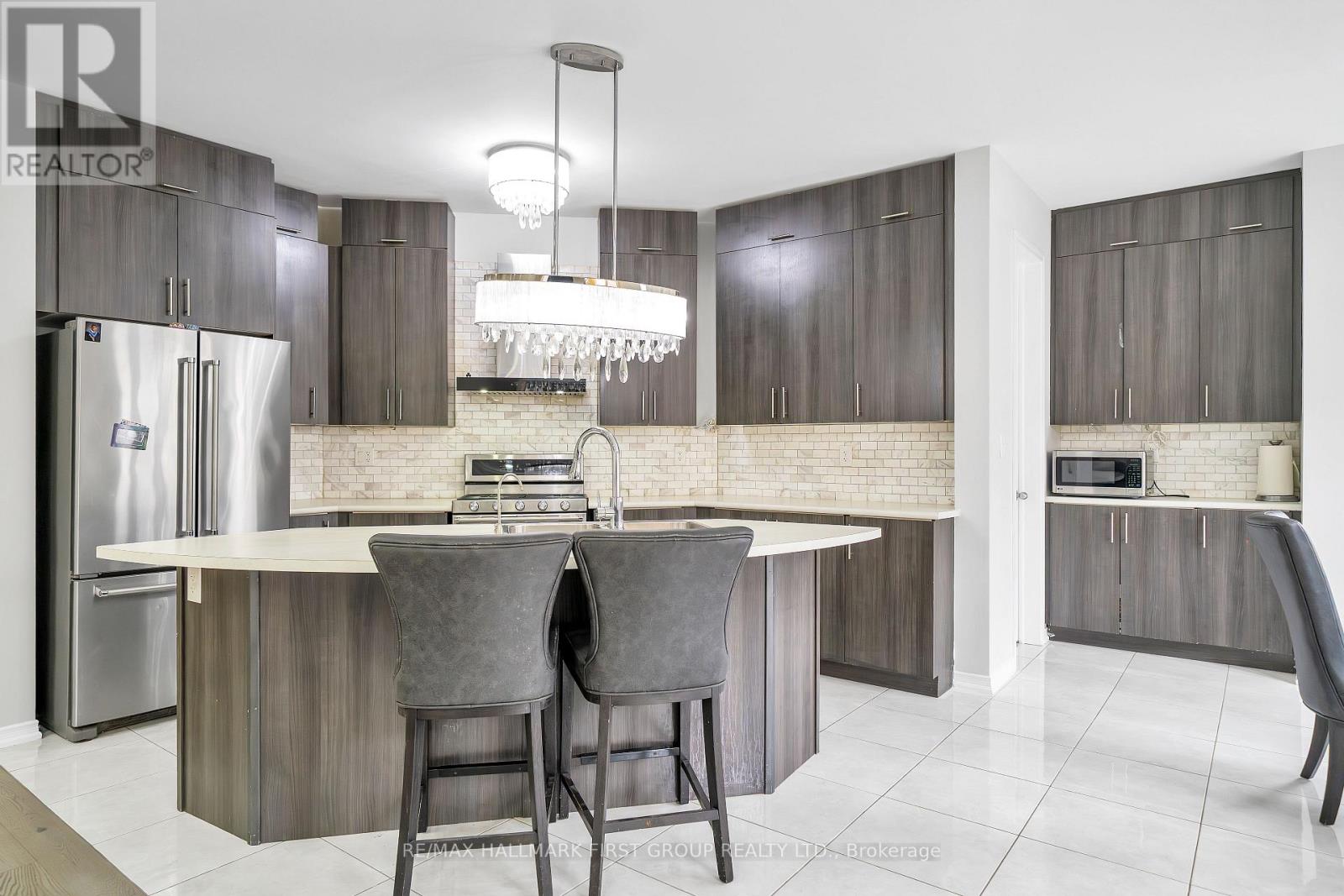 2554 Stallion Drive, Oshawa, Ontario  L1L 0M3 - Photo 2 - E13069750