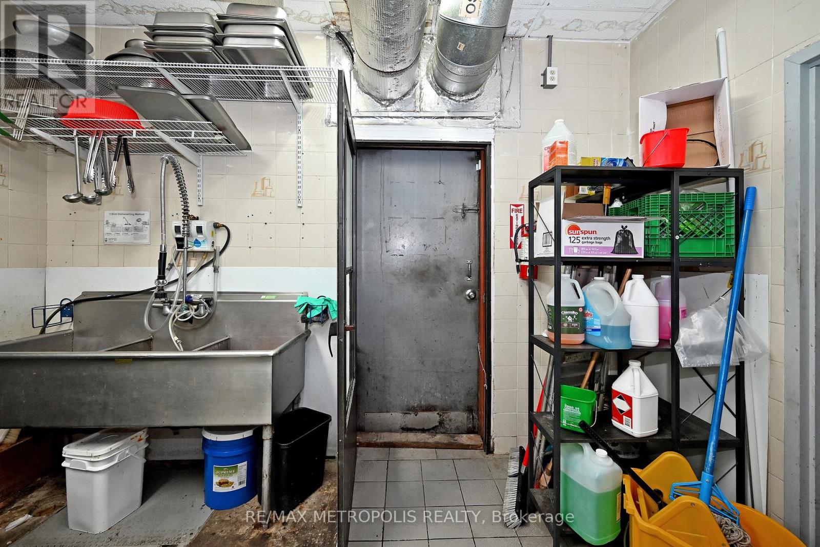 B-1 - 1540 Dundas Street E, Whitby, Ontario  L1N 2K7 - Photo 6 - E13069828