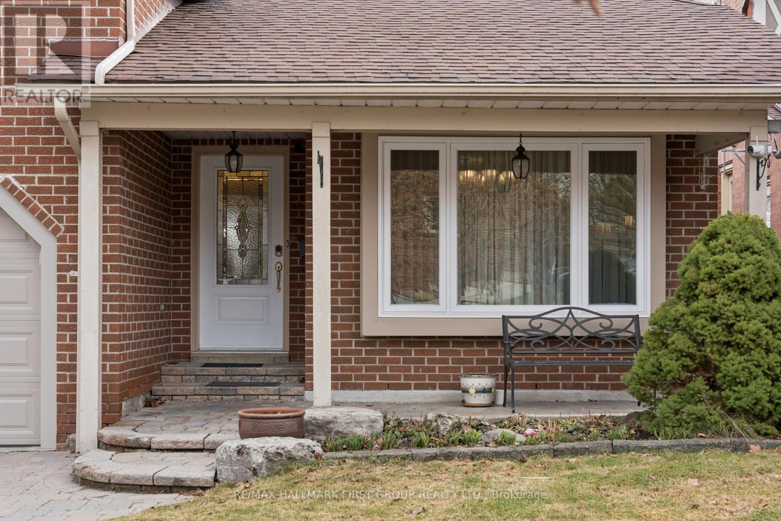 1592 Heathside Crescent, Pickering, Ontario  L1V 5W9 - Photo 2 - E13069996