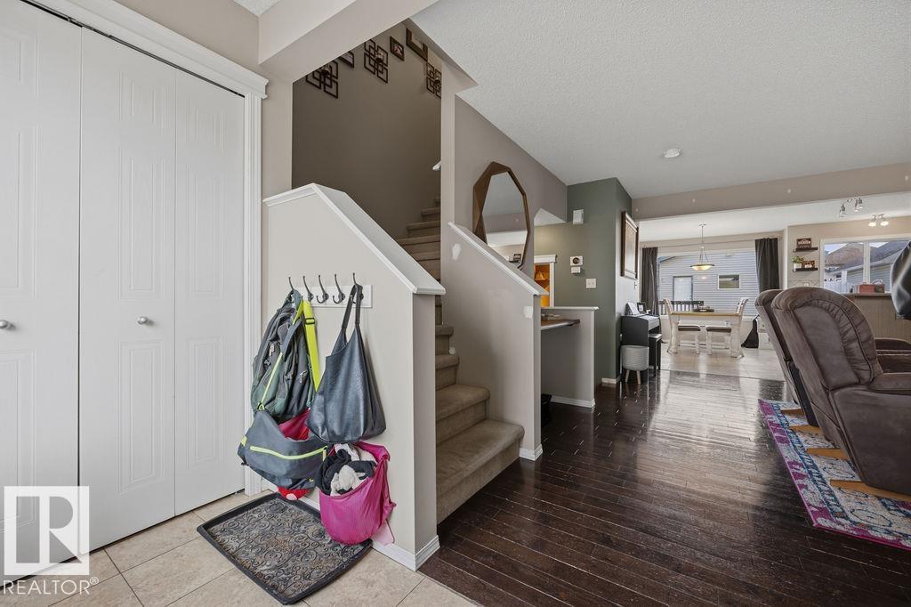 4618 Turner Square Sq Nw, Edmonton, Alberta  T6R 3H3 - Photo 2 - E4485203