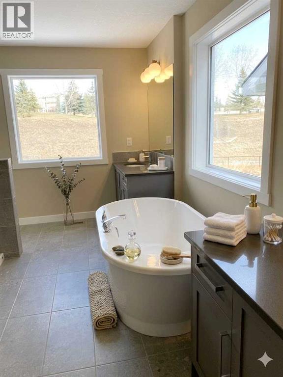 152 Crimson Ridge Place, Calgary, Alberta  T3L 0K4 - Photo 14 - A2299822