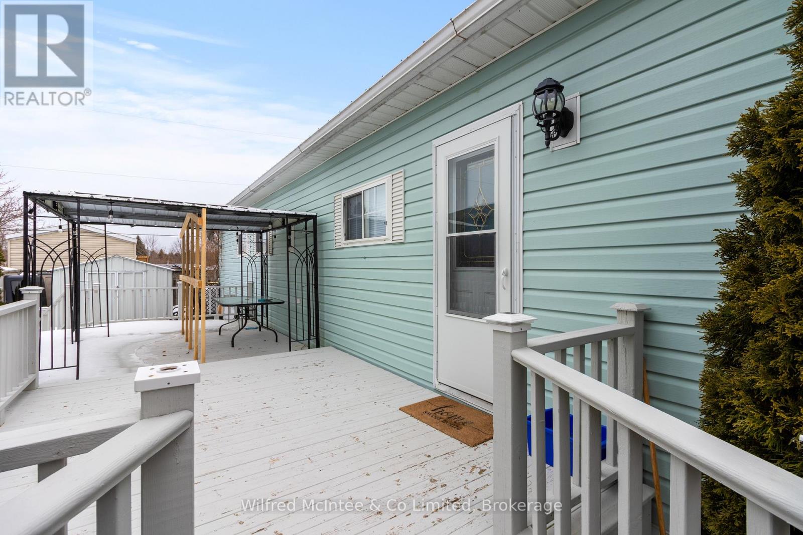 70 Applewood Boulevard, Kincardine, Ontario  N0H 2T0 - Photo 2 - X12868156