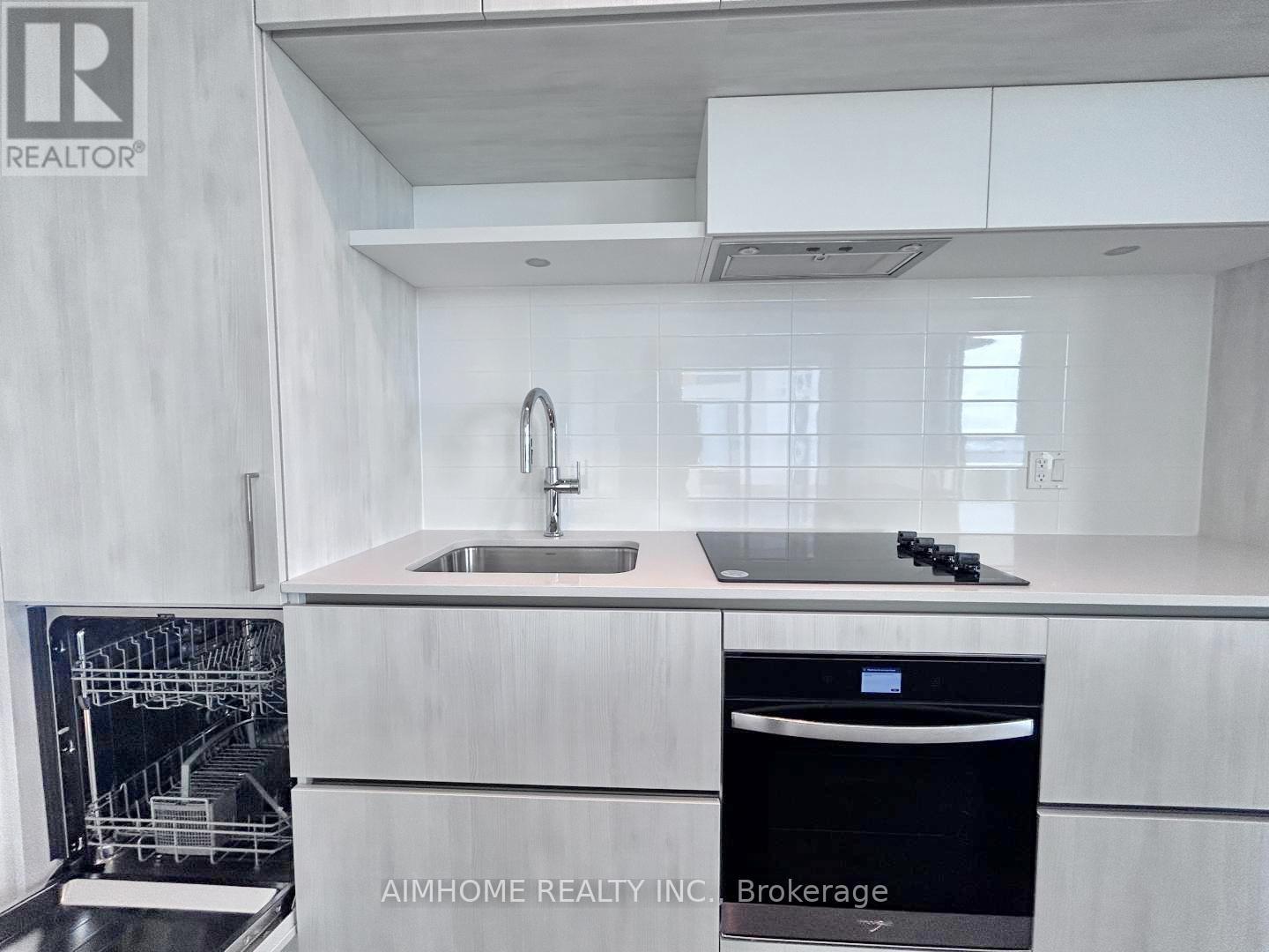 829 - 2 David Eyer Road E, Richmond Hill, Ontario  L4S 0N6 - Photo 4 - N13070010