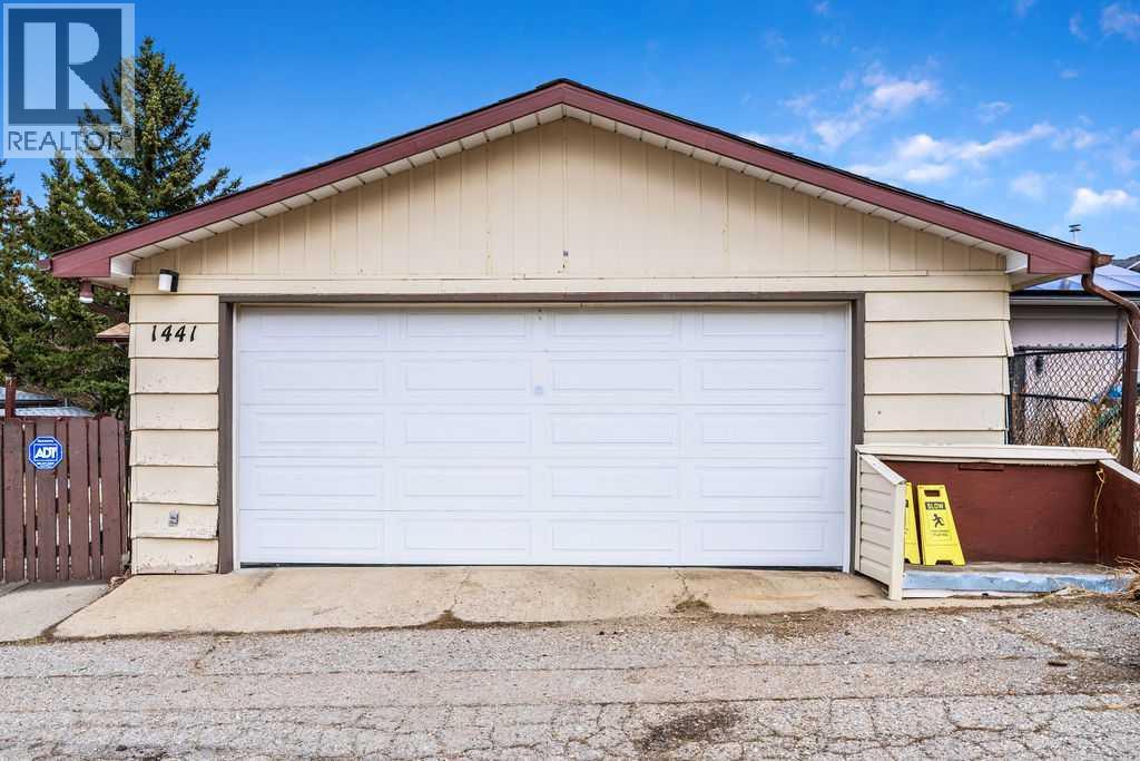 1441 Hunterbrook Road NW, Calgary, Alberta  T2K 4V3 - Photo 39 - A2306612