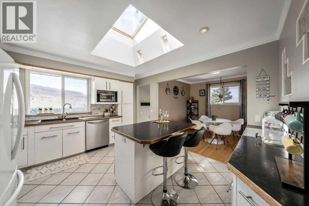 1441 Hunterbrook Road NW, Calgary, Alberta  T2K 4V3 - Photo 12 - A2306612