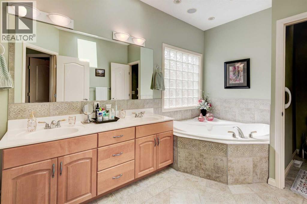 180 Sierra Morena Landing Sw, Calgary, Alberta  T3H 4K4 - Photo 17 - A2306739