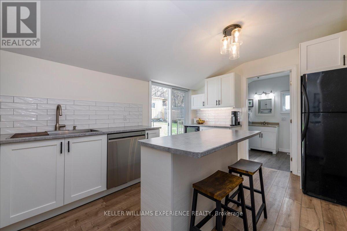 80 Robert Street W, Penetanguishene, Ontario  L9M 1P2 - Photo 11 - S13070006