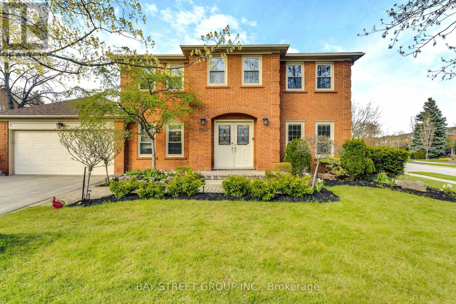 1305 MONKS PASSAGE, Oakville, Ontario