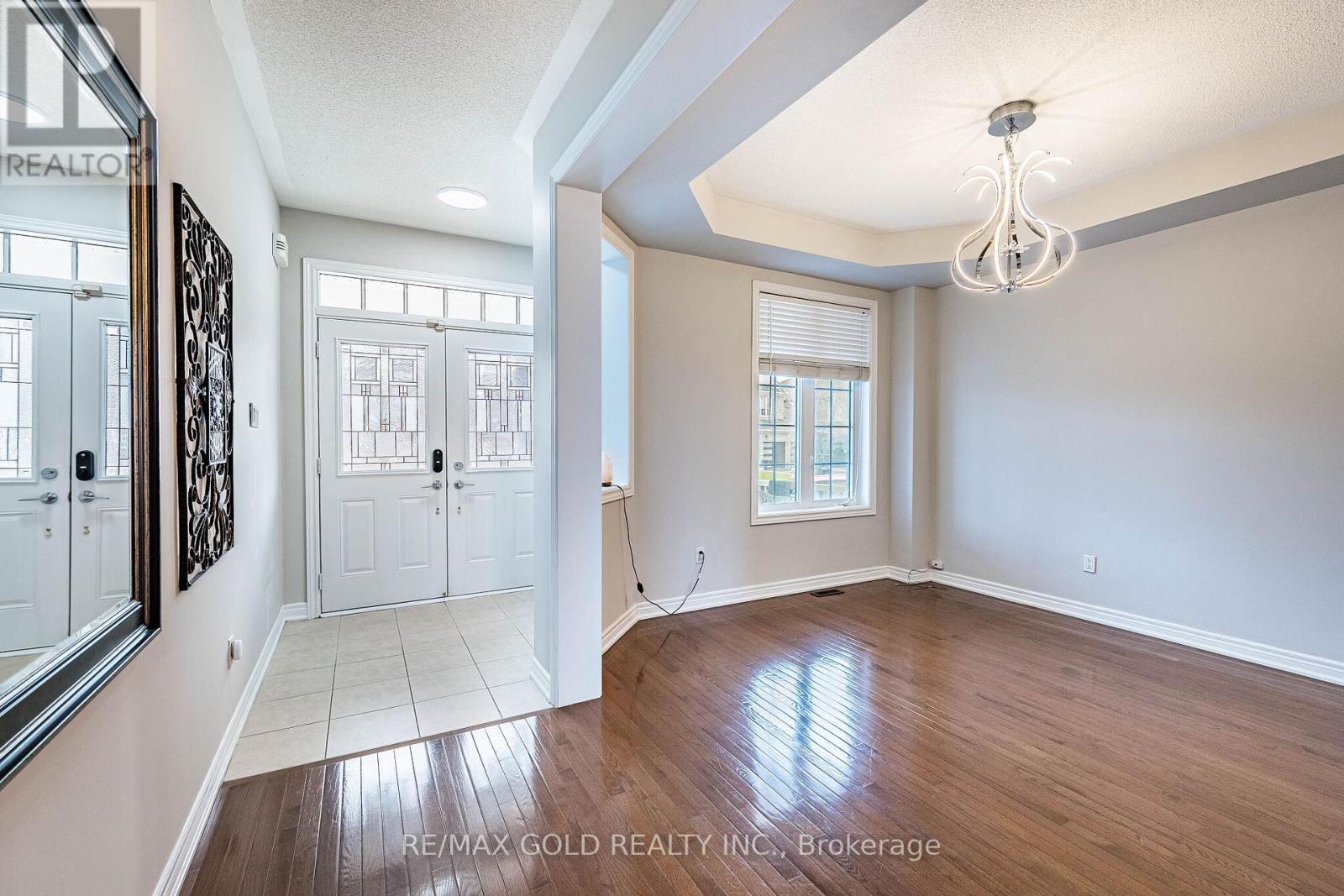 52 Moldovan Drive, Brampton, Ontario  L6R 0E4 - Photo 7 - W13069896