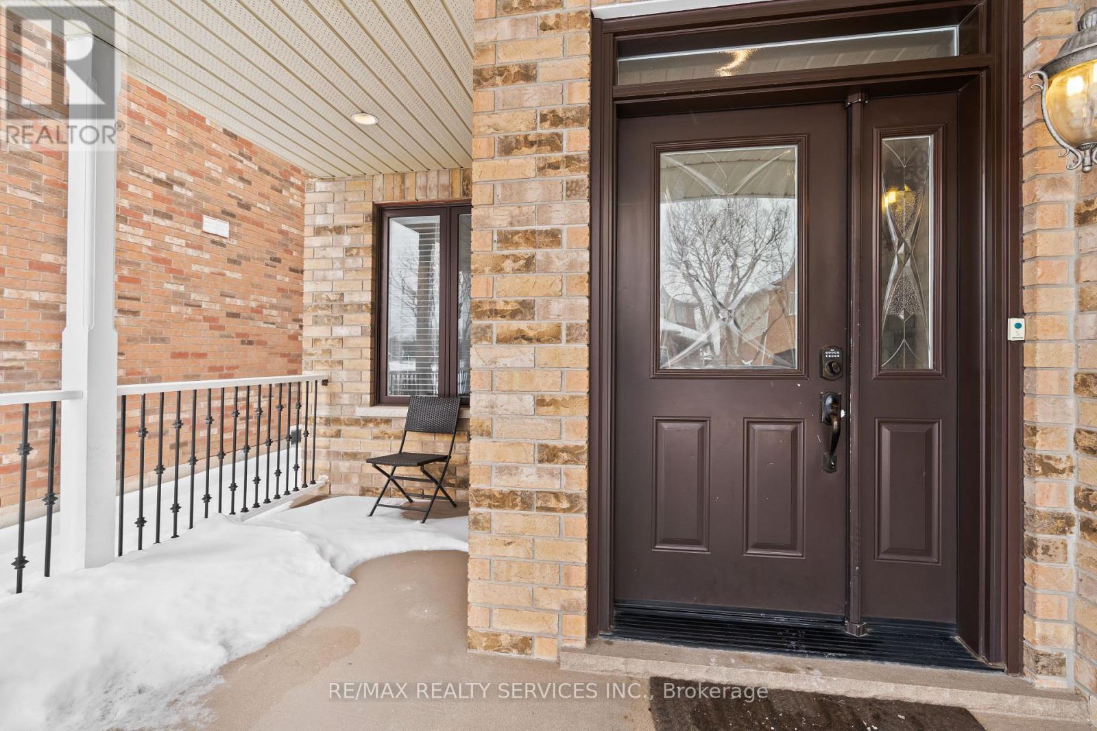 1321 Inglehart Drive, Burlington, Ontario  L7M 4Z3 - Photo 3 - W13069956