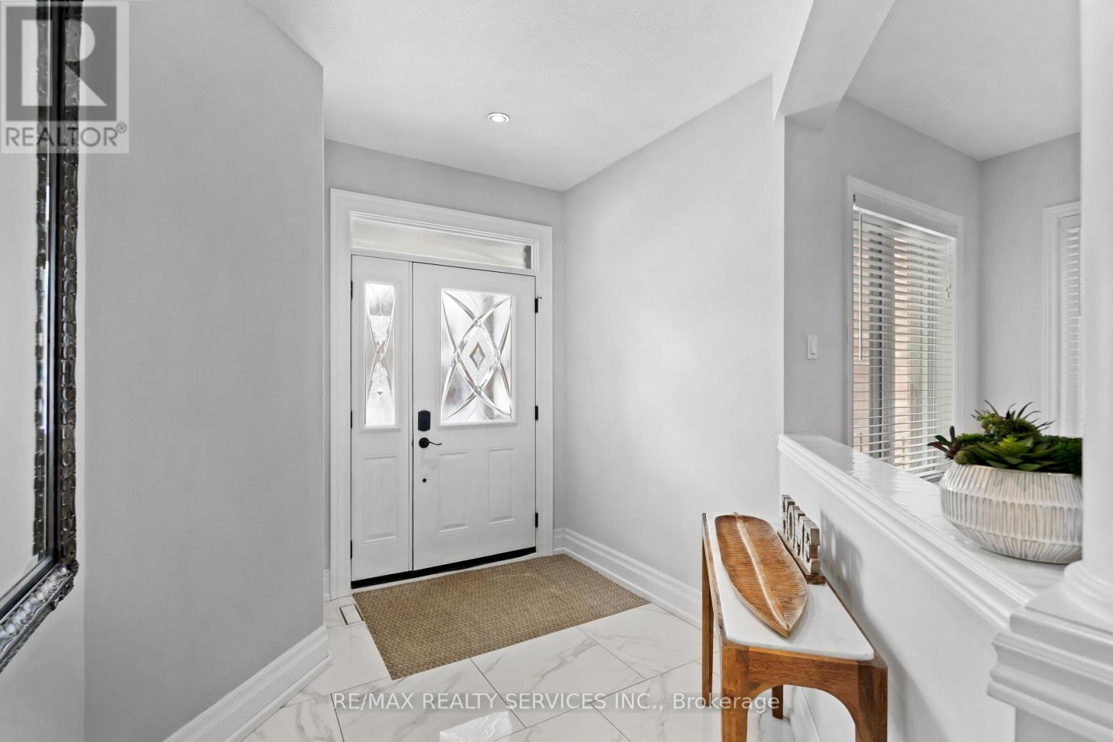 1321 Inglehart Drive, Burlington, Ontario  L7M 4Z3 - Photo 4 - W13069956