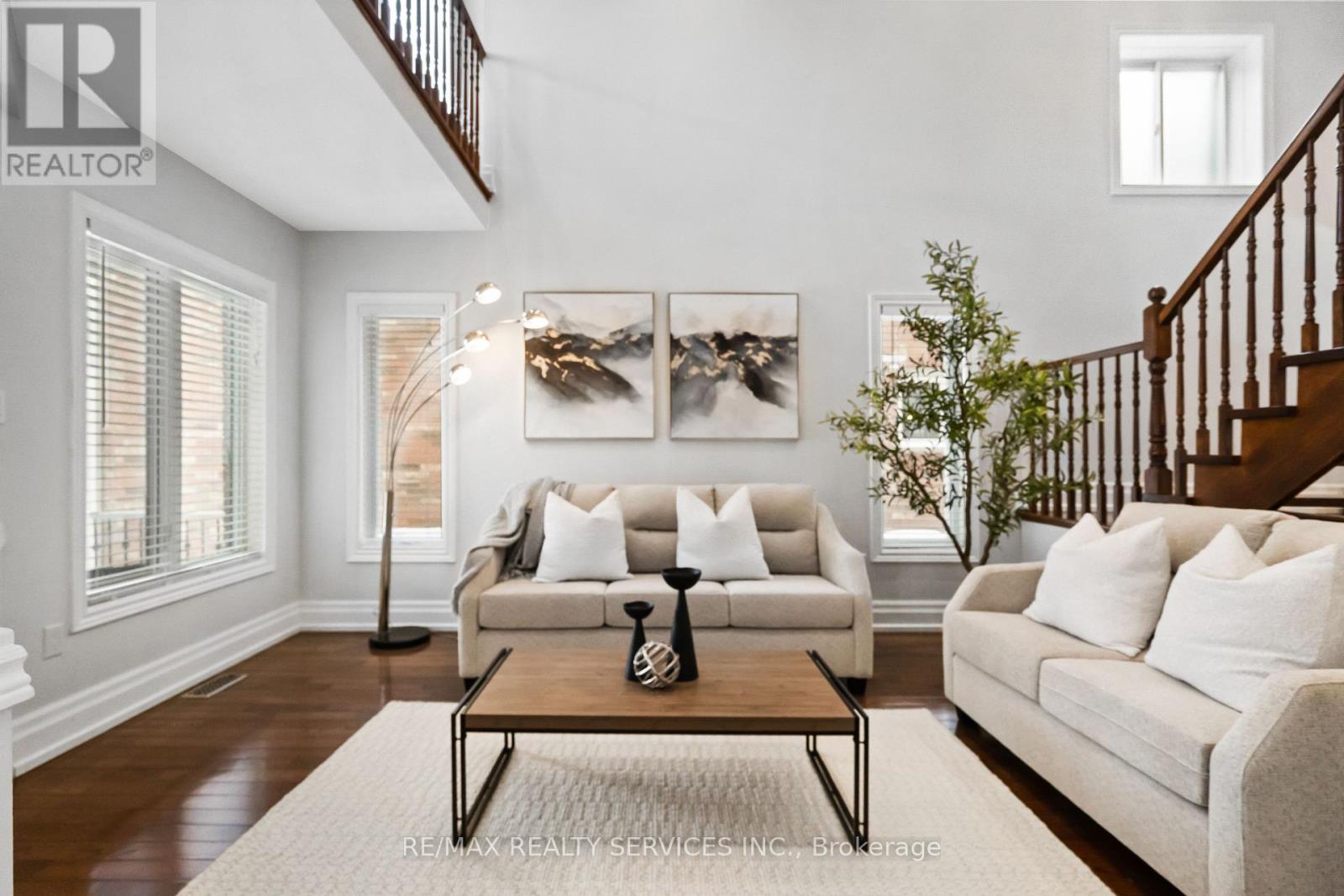 1321 Inglehart Drive, Burlington, Ontario  L7M 4Z3 - Photo 6 - W13069956