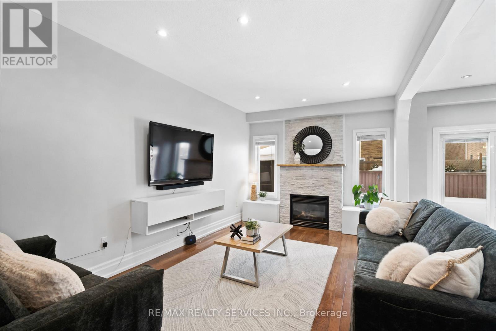 1321 Inglehart Drive, Burlington, Ontario  L7M 4Z3 - Photo 9 - W13069956
