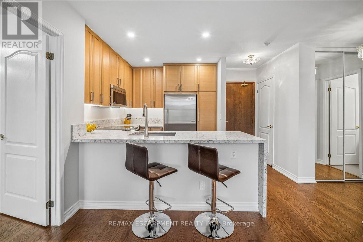106 - 1276 Maple Crossing Boulevard, Burlington, Ontario  L7S 2J9 - Photo 7 - W13070022