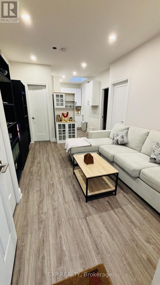 3 - 3289 Lakeshore Boulevard W, Toronto, Ontario  M8W 1M8 - Photo 2 - W13070040
