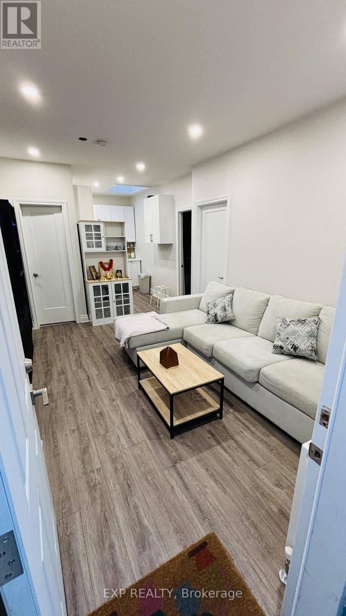 3 - 3289 Lakeshore Boulevard W, Toronto, Ontario  M8W 1M8 - Photo 3 - W13070040