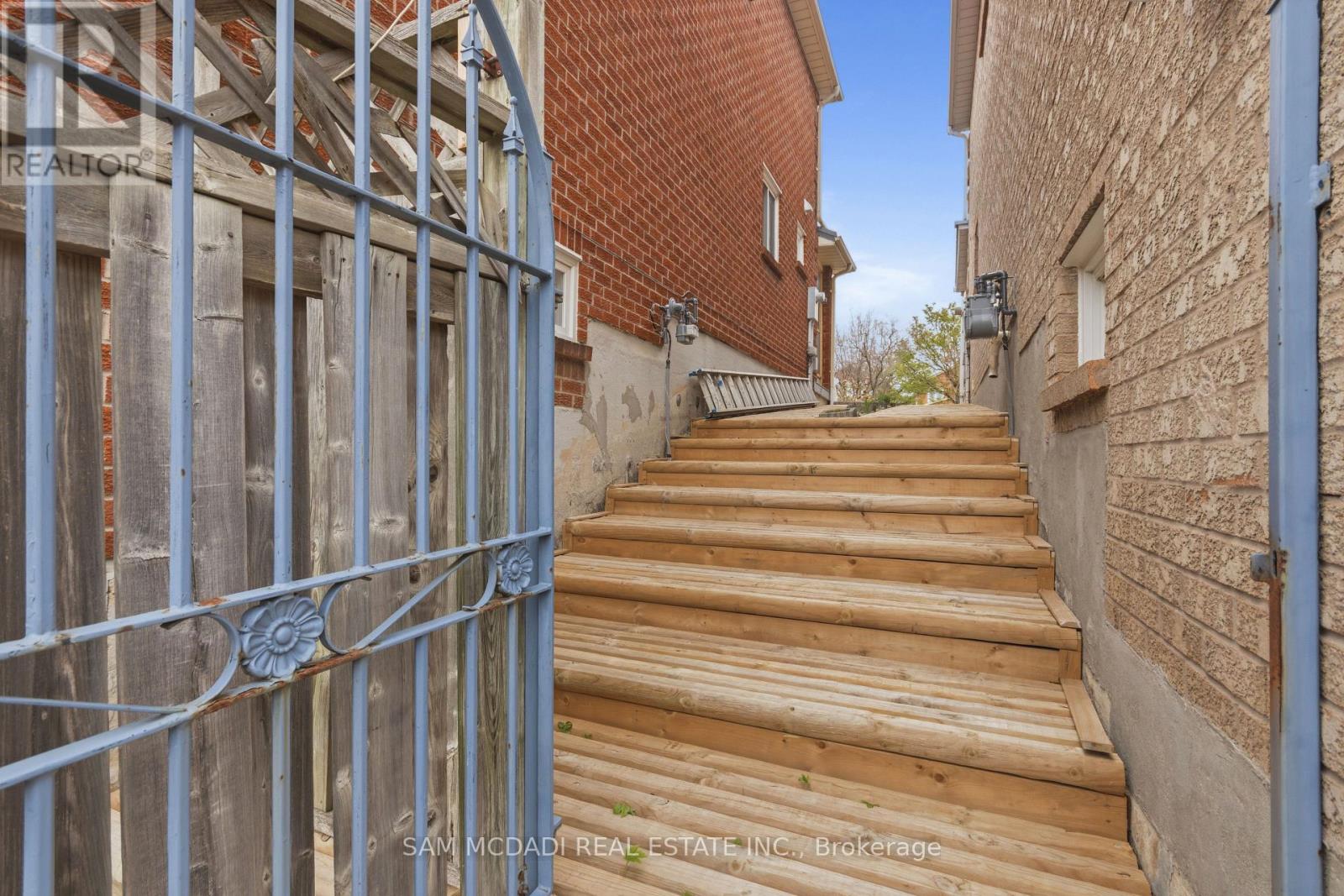 6434 Longspur Road, Mississauga, Ontario  L5N 6E4 - Photo 10 - W13070068