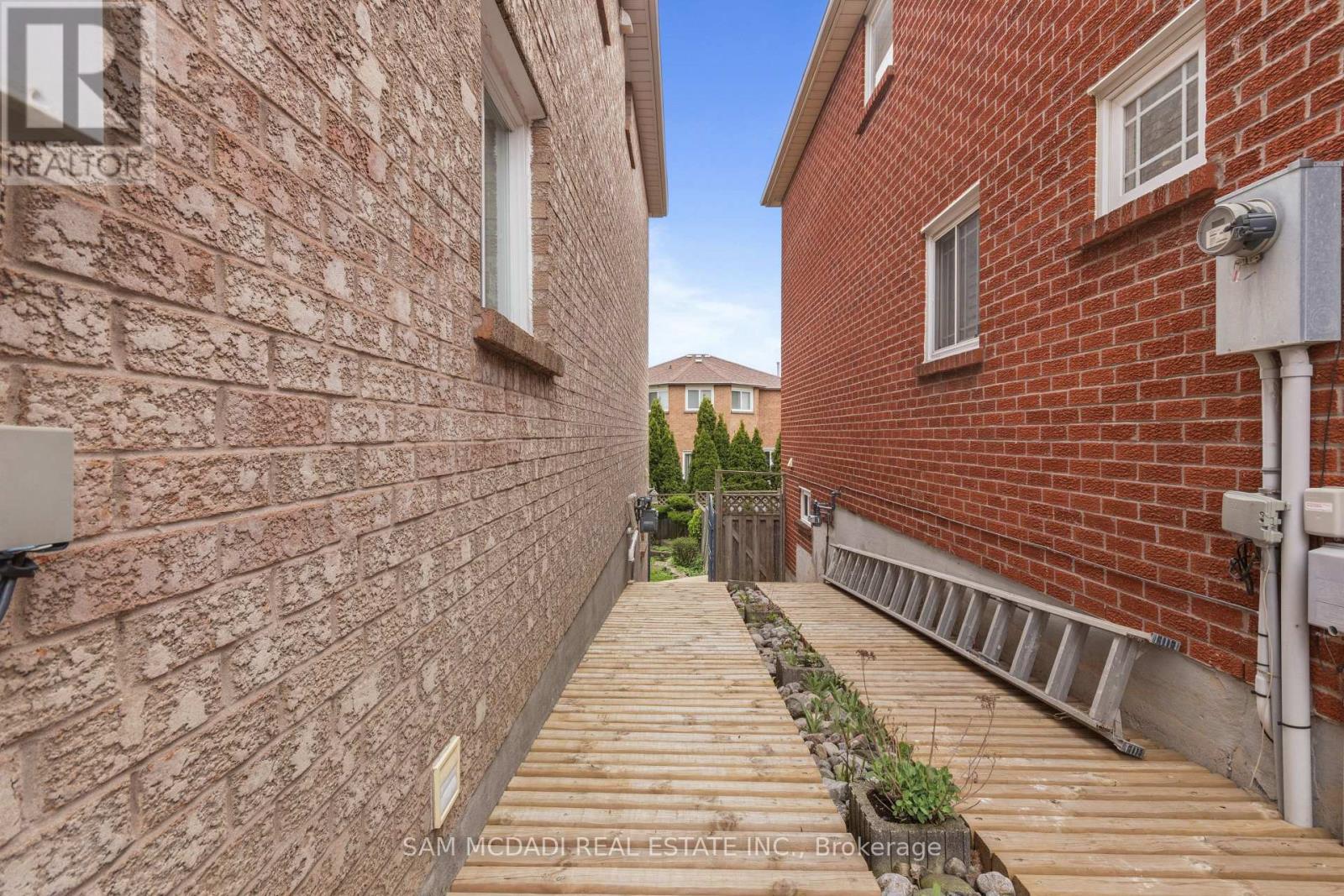 6434 Longspur Road, Mississauga, Ontario  L5N 6E4 - Photo 7 - W13070068